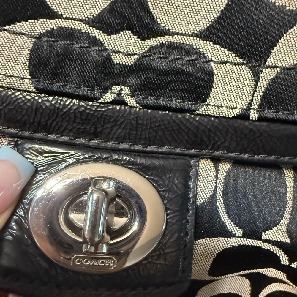Black and Cream Signature Pattern Hobo Shoulder Bag - Picture 4 of 14